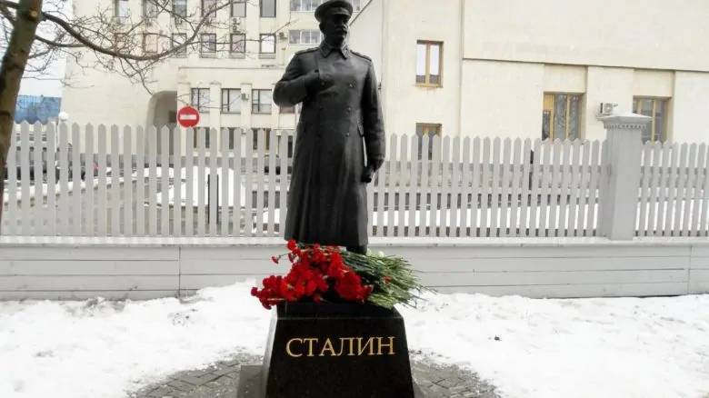 Памятник Сталину